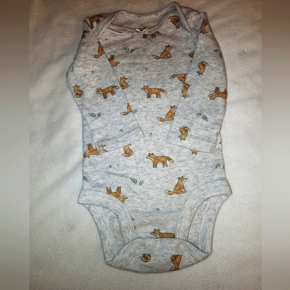 Carter's 0/3M bodysuit onesie- Girl's fox print on gray- long sleeve